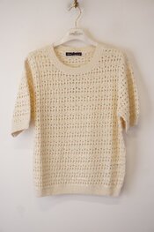 Red Button - Pull - Ecru