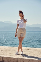 Red Button - Short - Ecru