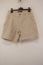 Red Button - Short - Beige