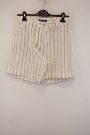 Red Button - Short - Beige-ecru