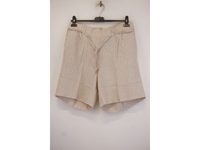 Red Button - Short - Beige