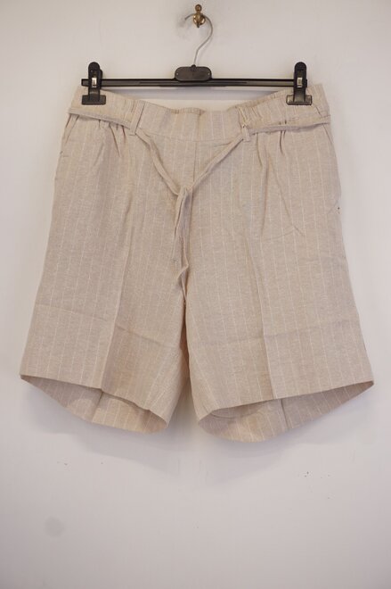 Red Button - Short - Beige