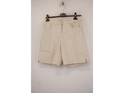 Red Button - Short - Beige