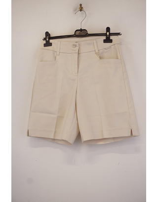 Red Button - Short - Beige