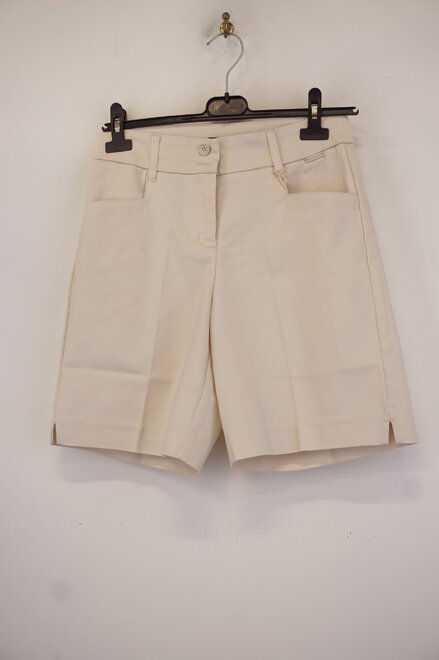 Red Button - Short - Beige