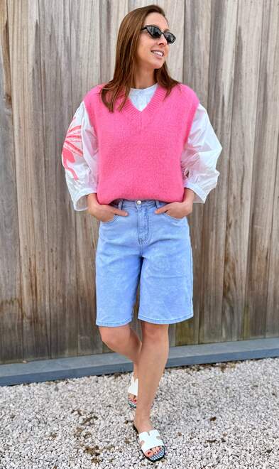 Butterfly Denim Shorts &amp; Detailed Fuchsia Blouse