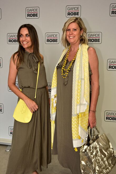 Garde Robe Runway: Olijfgroene Maxidress van Senso met Lemon Gele Accessoires