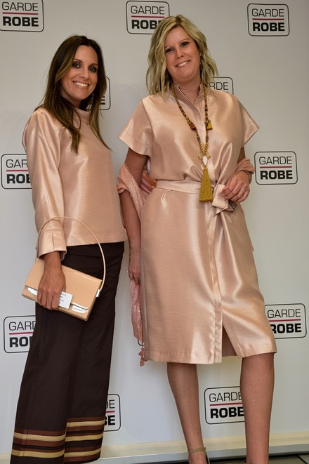 Xandres Runway: Satijnen Glamour in Nude &amp; Chocoladebruin