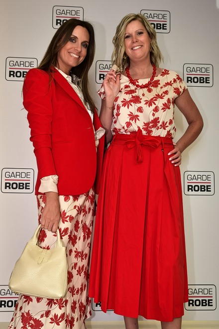 Lady in Red: Amelie &amp; Amelie Prints gecombineerd met Rinascimento Tailoring