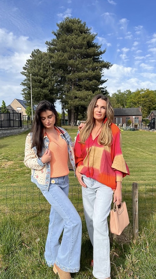 Color Pop: Energieke Moederdag Looks met Denim van Garde-robe