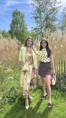 Twinning in Stijl: Onze Zonnige Moeder-Dochter Look voor Moederdag