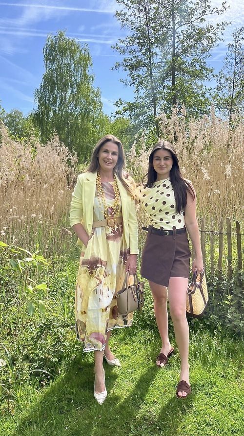 Twinning in Stijl: Onze Zonnige Moeder-Dochter Look voor Moederdag
