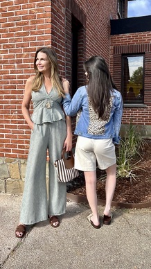 Subtle Elegance: Verfijnde Pastel & Denim Moederdag Looks