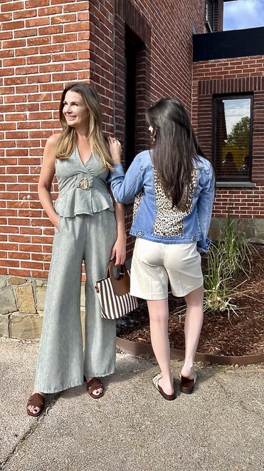 Subtle Elegance: Verfijnde Pastel &amp; Denim Moederdag Looks