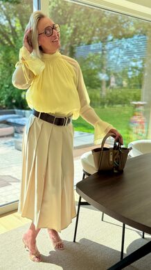Verfijnde Details: Lichtgele Blouse met Ruches