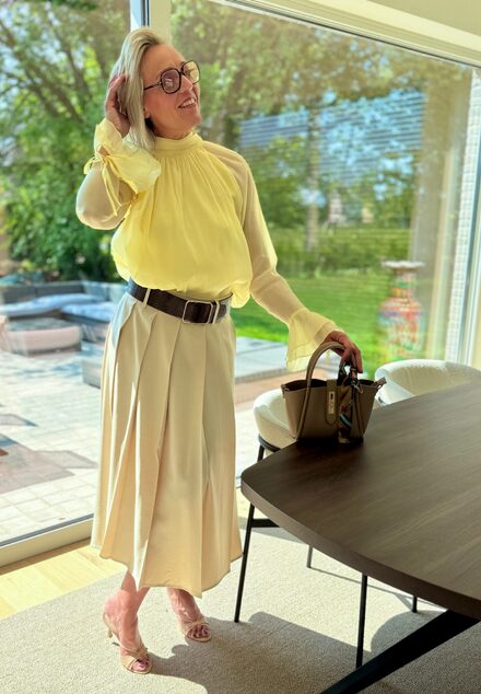 Verfijnde Details: Lichtgele Blouse met Ruches