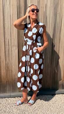 Bruine Midi-jurk met Grote Blauwe Polka Dots