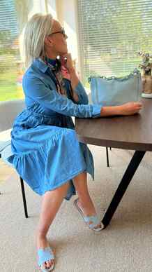 Midi Denim Jurk met Gelaagde Rok en Ruffledetails