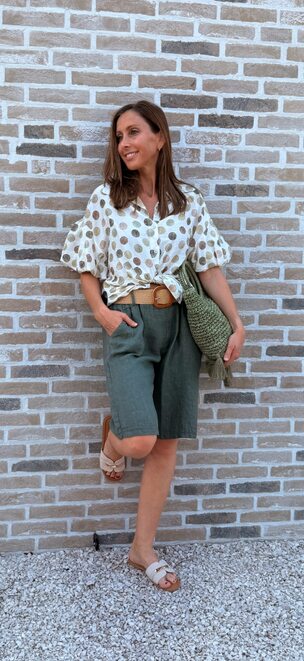 Linnen Khaki Short met Gestipte Blouse