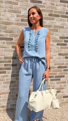 Zachtblauwe Co-Ord Set met Pompon Details