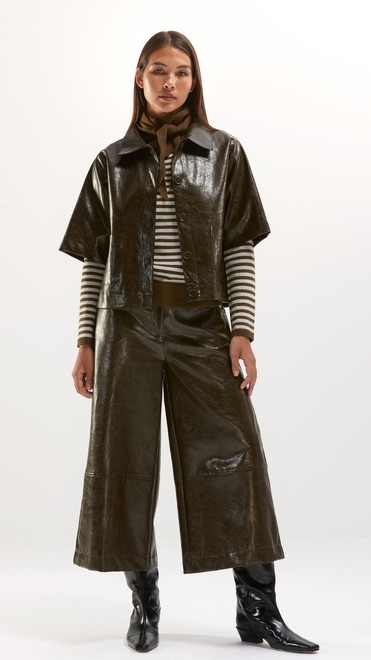 Kaki leren look