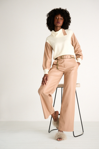 pulloverx804ecrupantsx600camel.jpg